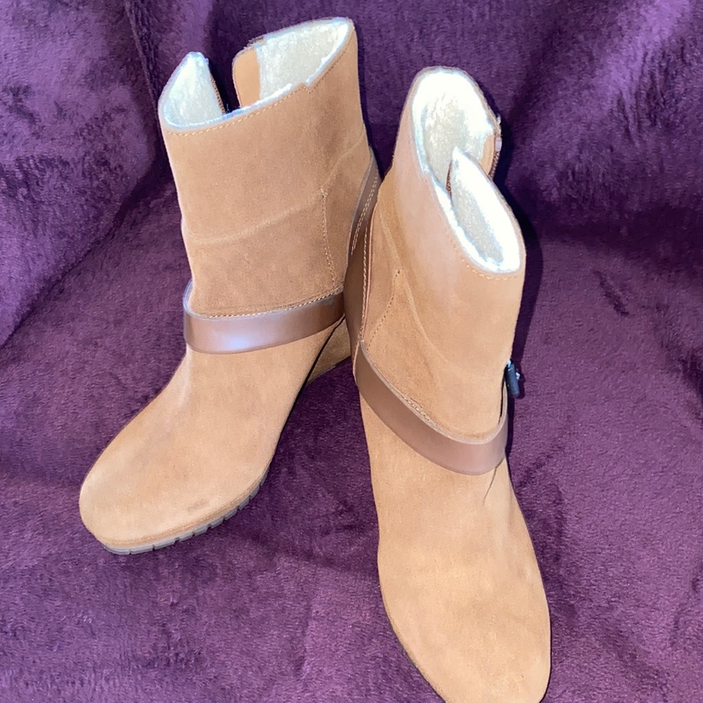 Dolce Vita suede ankle boot size 7.